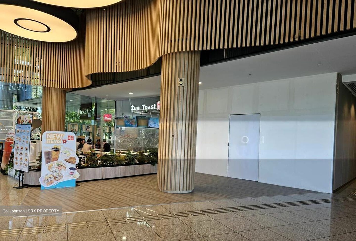 Tampines Grande (D18), Retail #486894581
